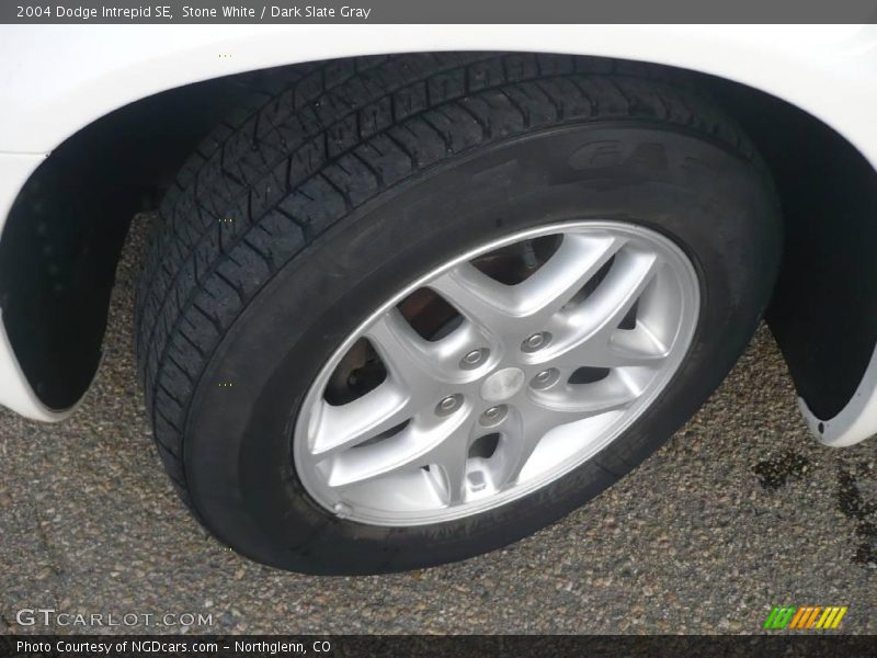 Stone White / Dark Slate Gray 2004 Dodge Intrepid SE