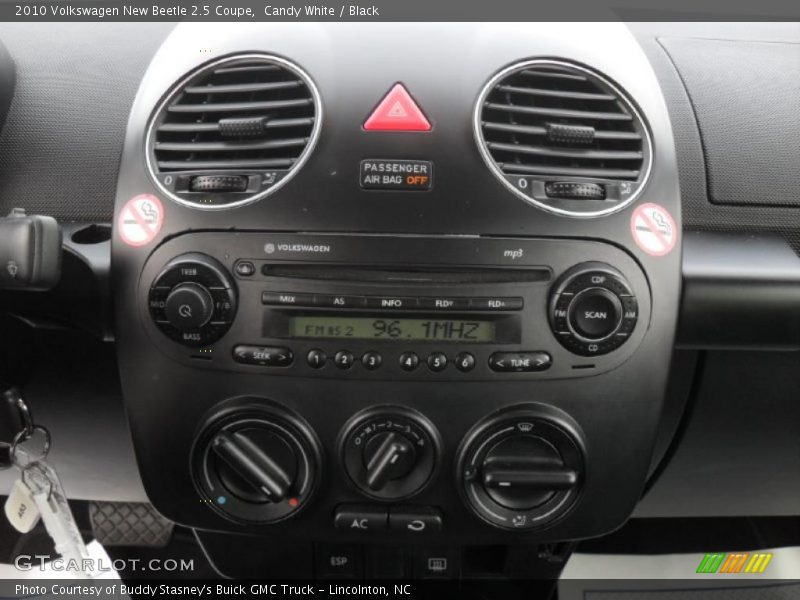 Candy White / Black 2010 Volkswagen New Beetle 2.5 Coupe