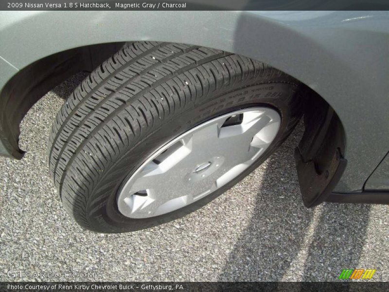Magnetic Gray / Charcoal 2009 Nissan Versa 1.8 S Hatchback