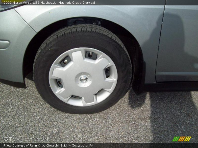 Magnetic Gray / Charcoal 2009 Nissan Versa 1.8 S Hatchback