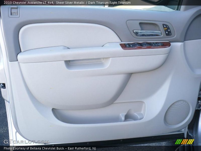 Sheer Silver Metallic / Dark Titanium/Light Titanium 2010 Chevrolet Avalanche LT 4x4