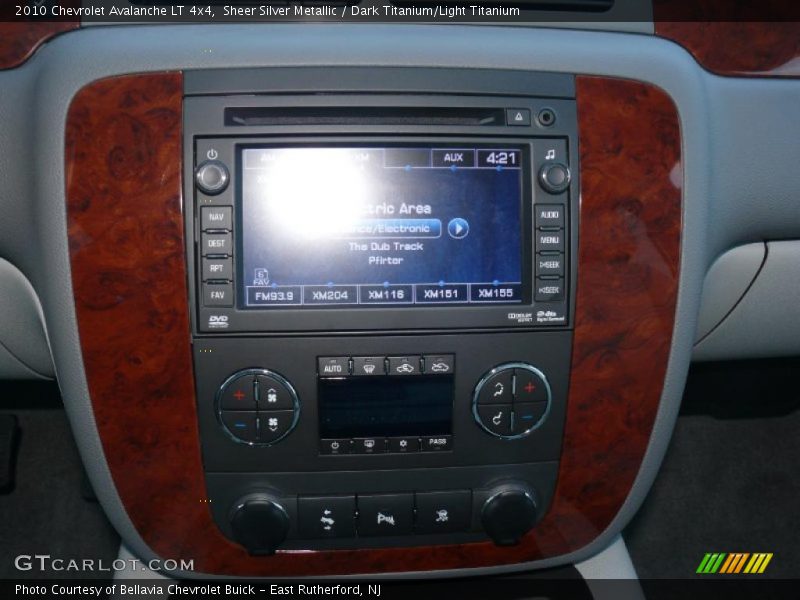 Sheer Silver Metallic / Dark Titanium/Light Titanium 2010 Chevrolet Avalanche LT 4x4
