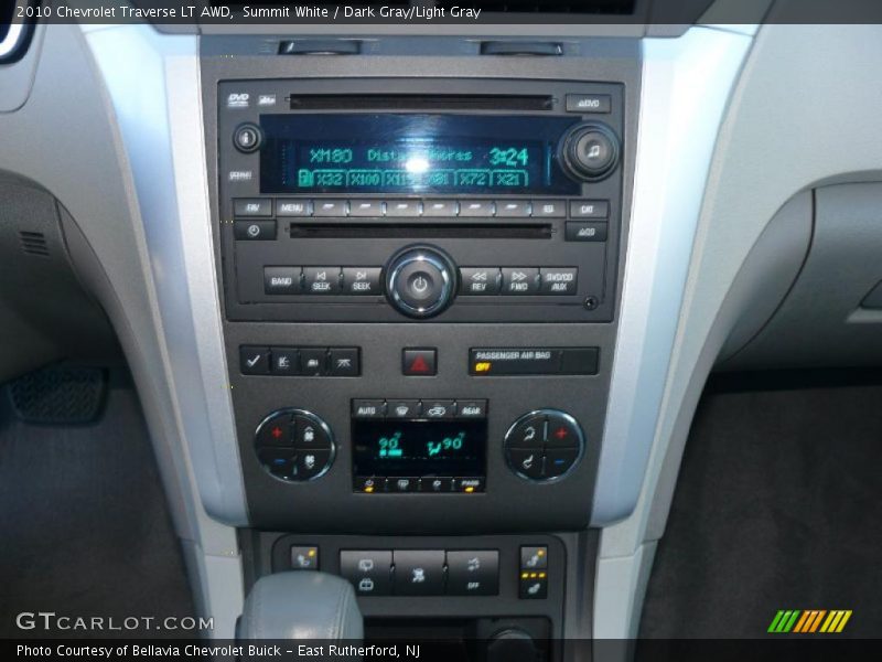 Summit White / Dark Gray/Light Gray 2010 Chevrolet Traverse LT AWD