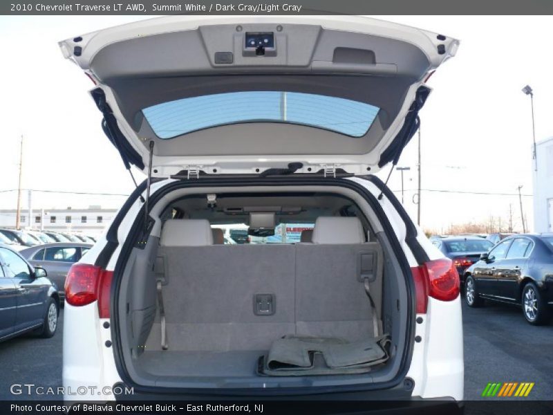 Summit White / Dark Gray/Light Gray 2010 Chevrolet Traverse LT AWD