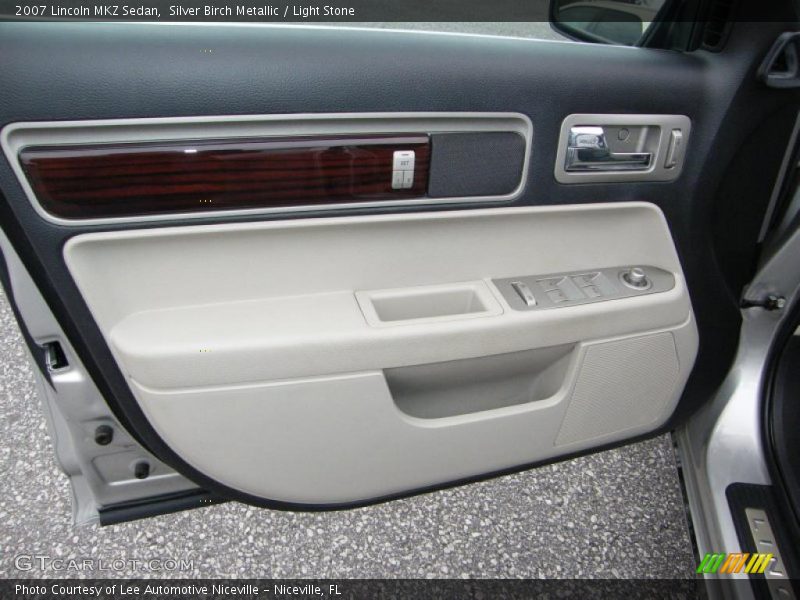 Door Panel of 2007 MKZ Sedan