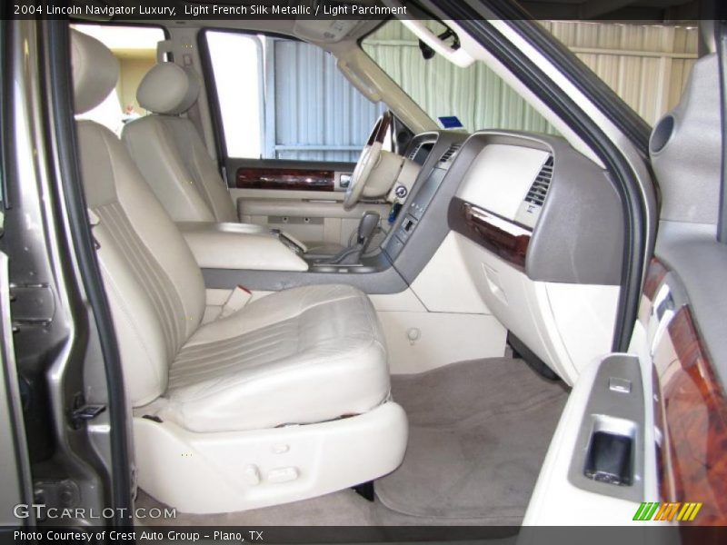 Light French Silk Metallic / Light Parchment 2004 Lincoln Navigator Luxury
