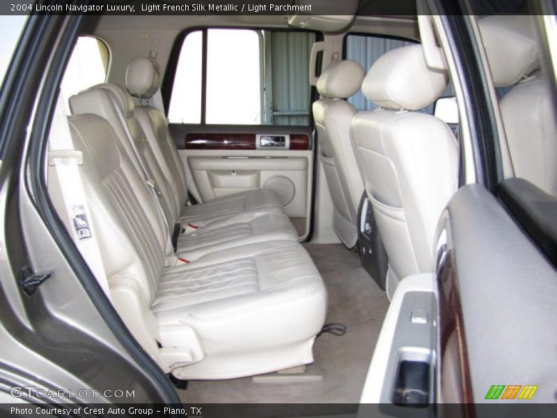 Light French Silk Metallic / Light Parchment 2004 Lincoln Navigator Luxury