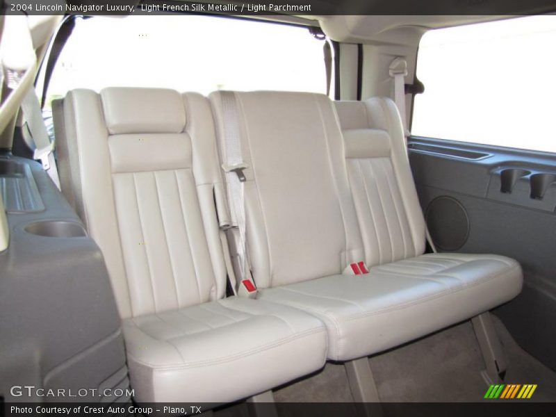Light French Silk Metallic / Light Parchment 2004 Lincoln Navigator Luxury