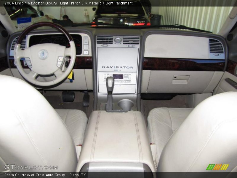 Light French Silk Metallic / Light Parchment 2004 Lincoln Navigator Luxury
