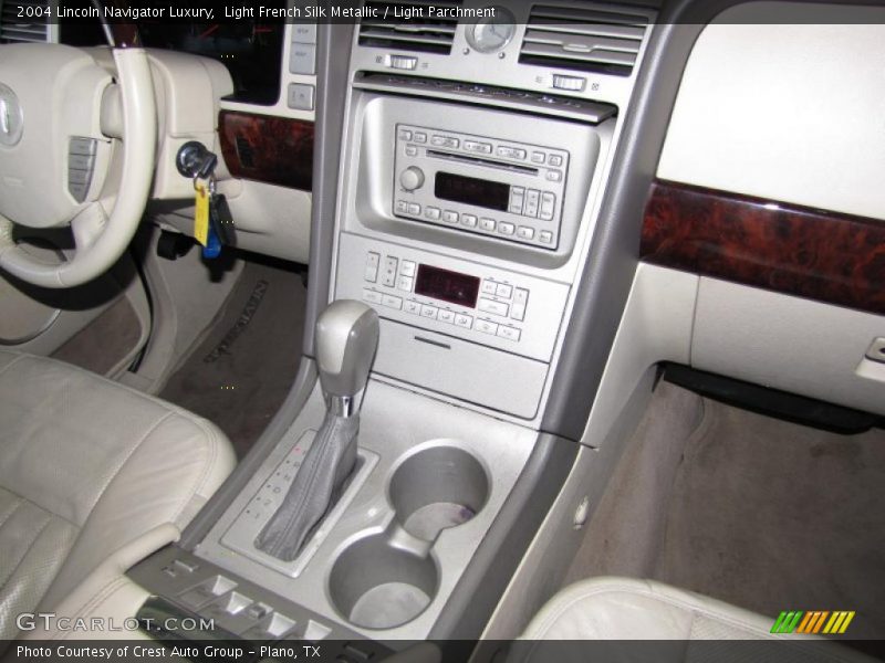 Light French Silk Metallic / Light Parchment 2004 Lincoln Navigator Luxury