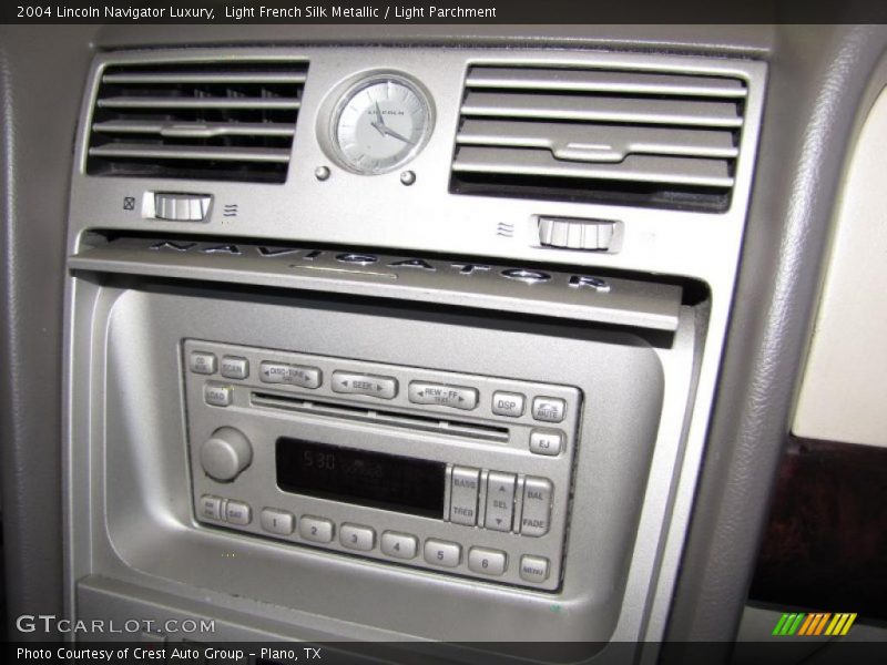Light French Silk Metallic / Light Parchment 2004 Lincoln Navigator Luxury