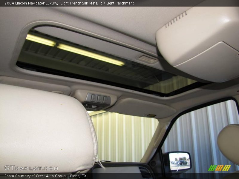 Light French Silk Metallic / Light Parchment 2004 Lincoln Navigator Luxury