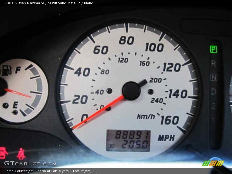 Sunlit Sand Metallic / Blond 2001 Nissan Maxima SE