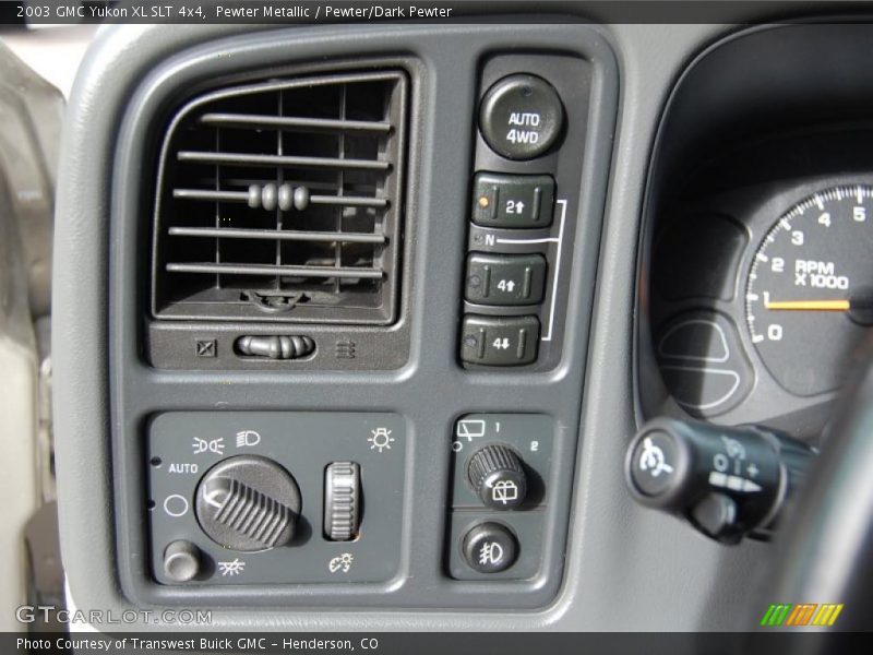 Controls of 2003 Yukon XL SLT 4x4