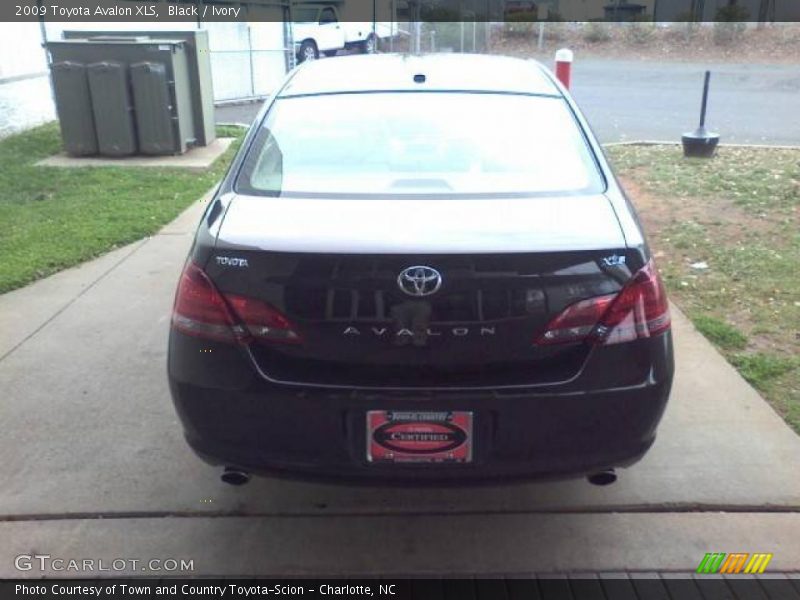 Black / Ivory 2009 Toyota Avalon XLS