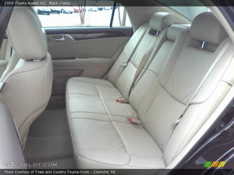 Black / Ivory 2009 Toyota Avalon XLS