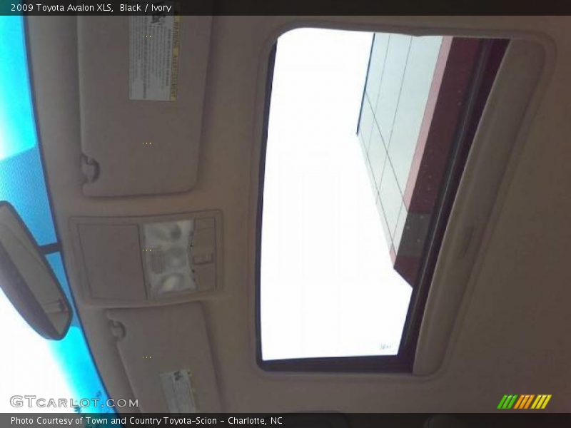 Black / Ivory 2009 Toyota Avalon XLS