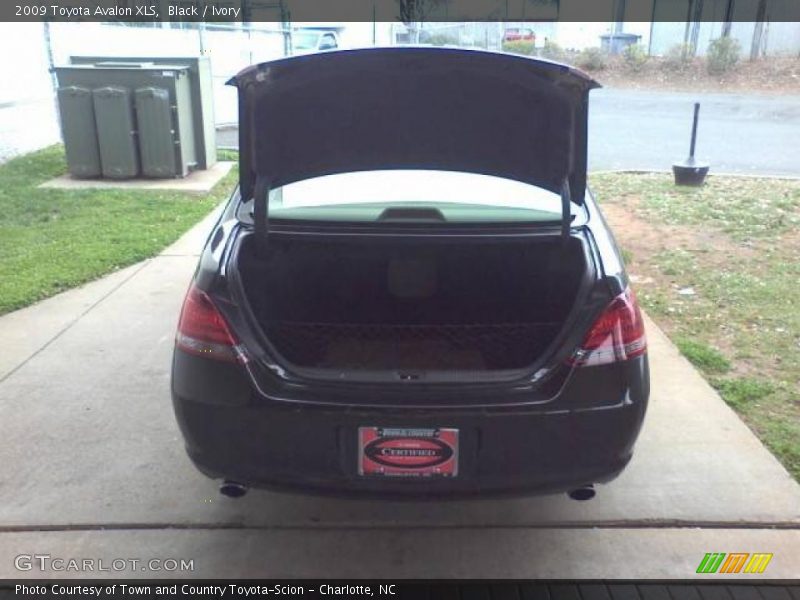 Black / Ivory 2009 Toyota Avalon XLS