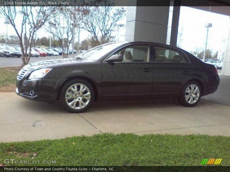 Black / Ivory 2009 Toyota Avalon XLS