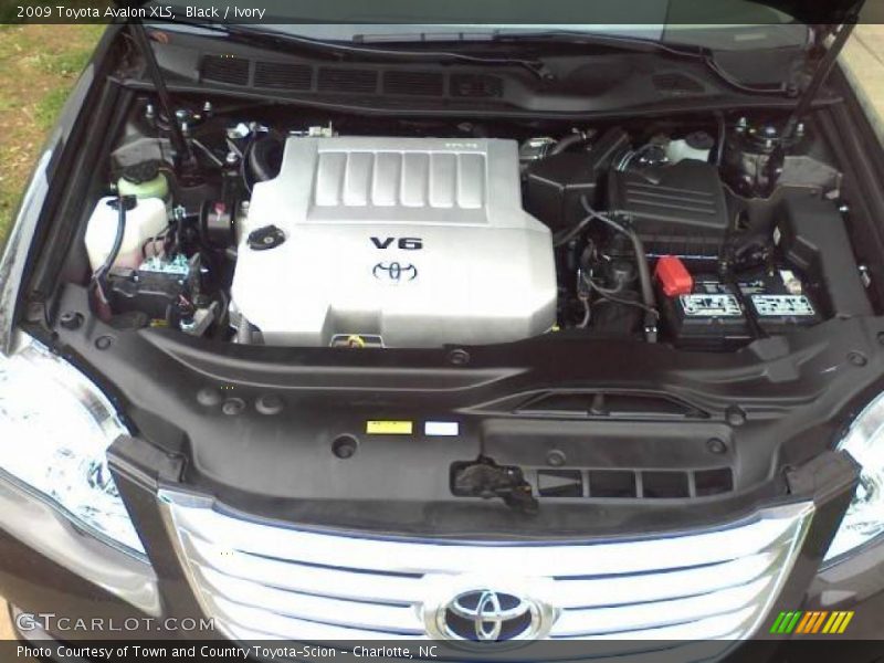 Black / Ivory 2009 Toyota Avalon XLS
