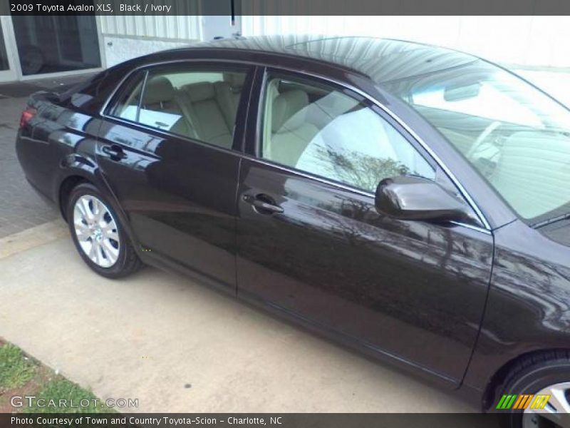 Black / Ivory 2009 Toyota Avalon XLS