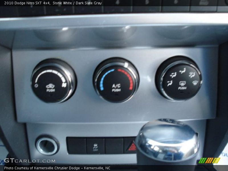 Controls of 2010 Nitro SXT 4x4
