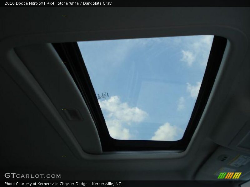 Stone White / Dark Slate Gray 2010 Dodge Nitro SXT 4x4