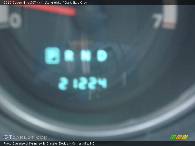 Stone White / Dark Slate Gray 2010 Dodge Nitro SXT 4x4