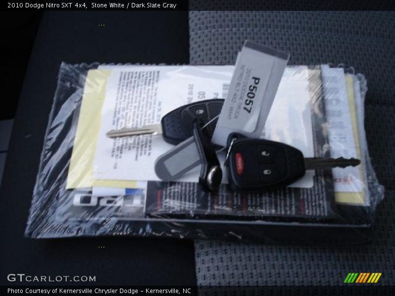 Stone White / Dark Slate Gray 2010 Dodge Nitro SXT 4x4