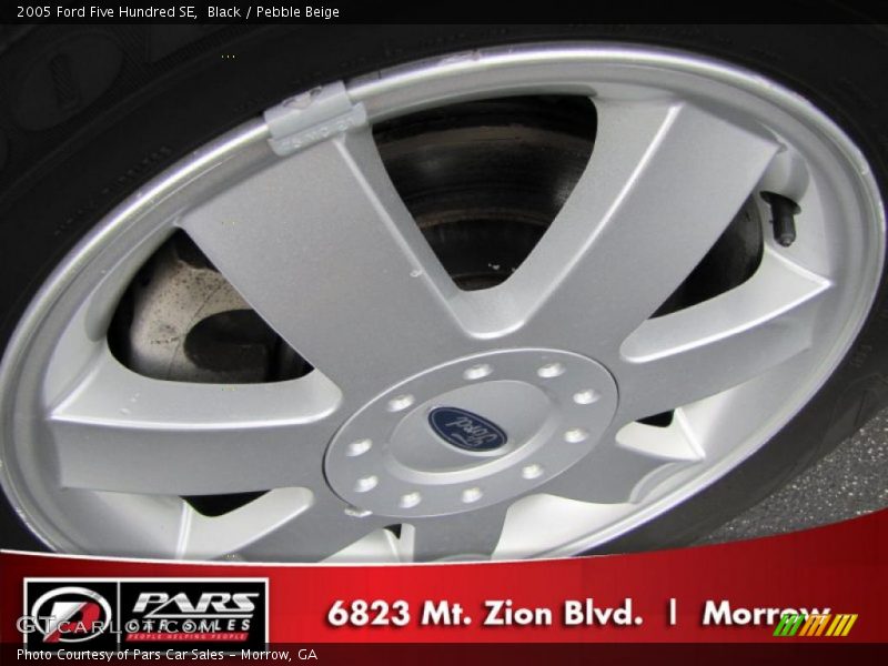 Black / Pebble Beige 2005 Ford Five Hundred SE