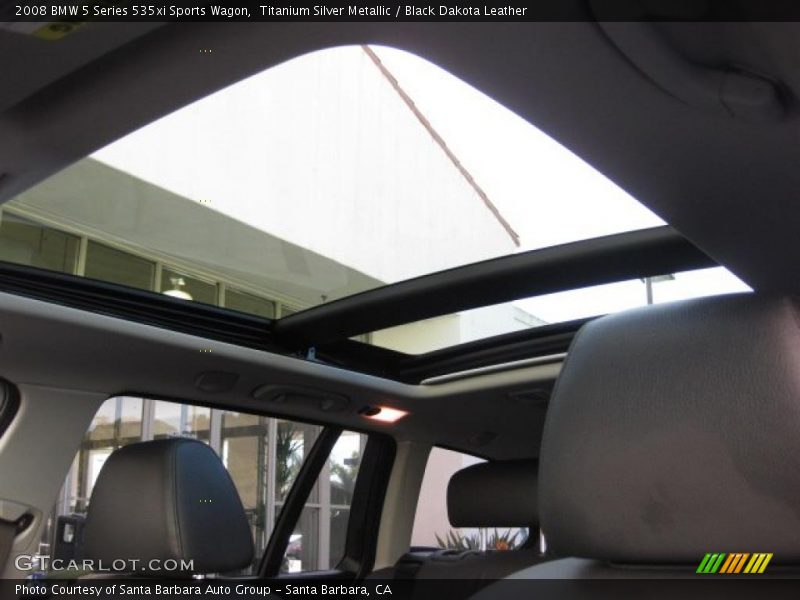 Sunroof of 2008 5 Series 535xi Sports Wagon