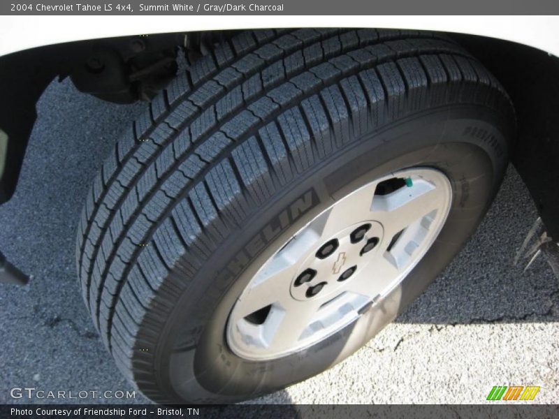 Summit White / Gray/Dark Charcoal 2004 Chevrolet Tahoe LS 4x4