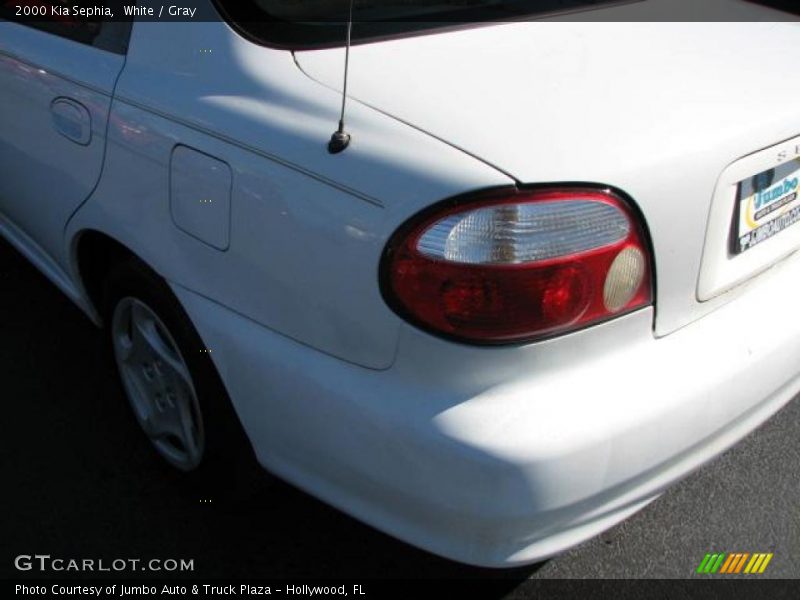 White / Gray 2000 Kia Sephia