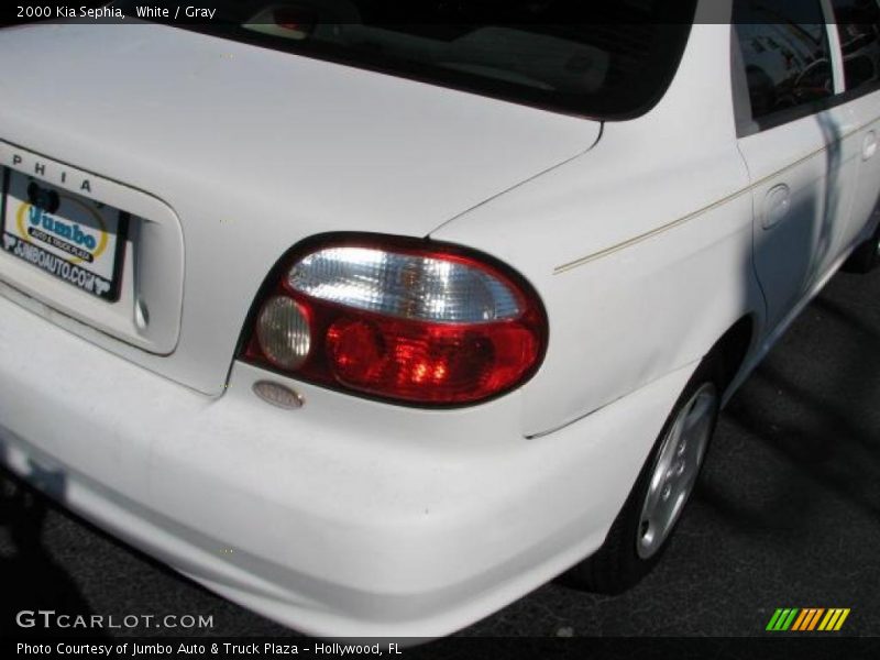 White / Gray 2000 Kia Sephia