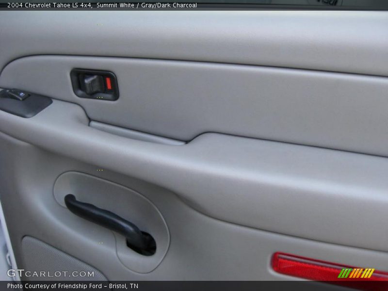 Summit White / Gray/Dark Charcoal 2004 Chevrolet Tahoe LS 4x4