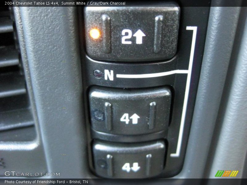 Summit White / Gray/Dark Charcoal 2004 Chevrolet Tahoe LS 4x4