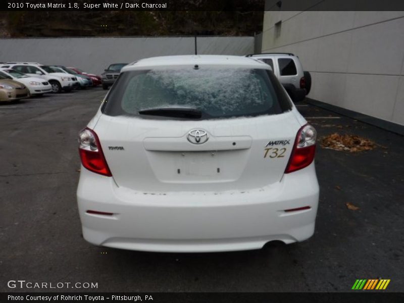 Super White / Dark Charcoal 2010 Toyota Matrix 1.8