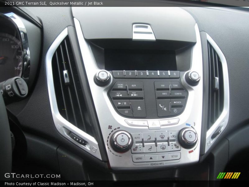 Quicksilver Metallic / Jet Black 2011 GMC Terrain SLE