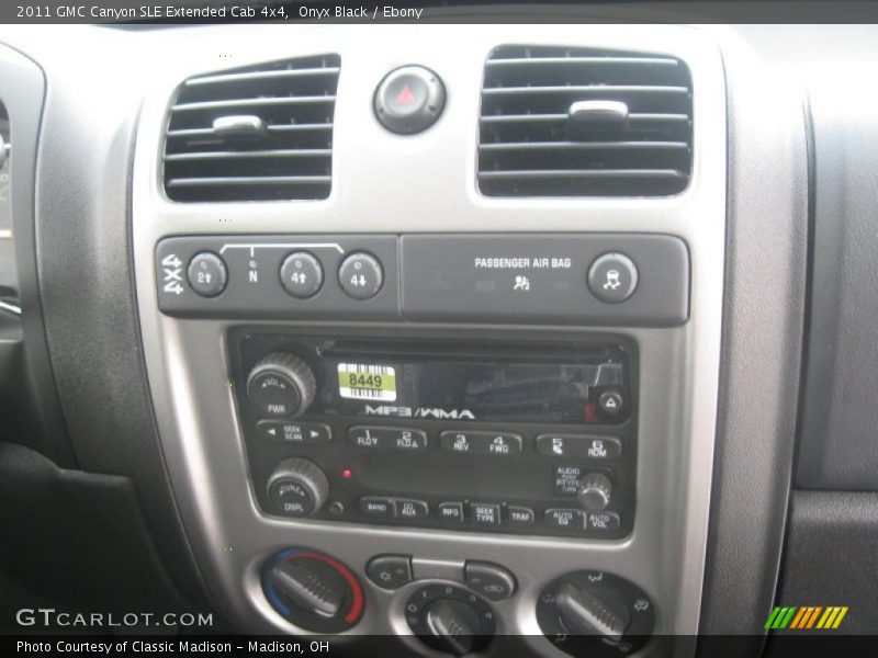 Controls of 2011 Canyon SLE Extended Cab 4x4