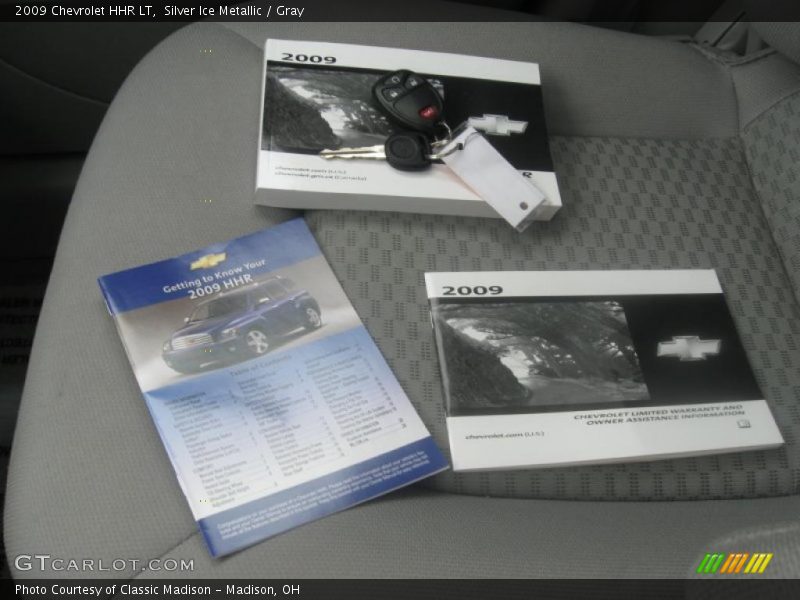 Silver Ice Metallic / Gray 2009 Chevrolet HHR LT
