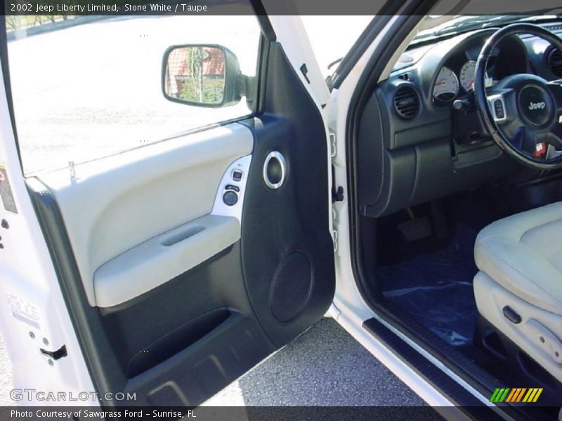 Stone White / Taupe 2002 Jeep Liberty Limited