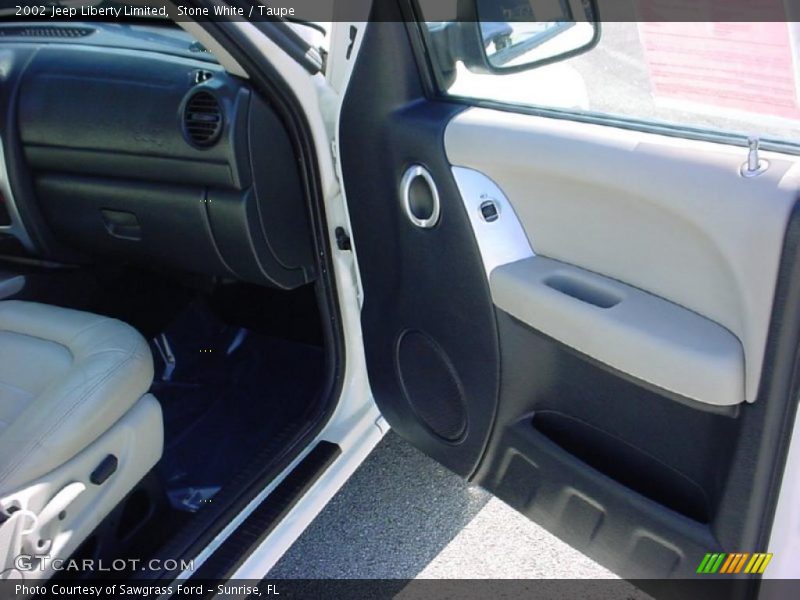Stone White / Taupe 2002 Jeep Liberty Limited
