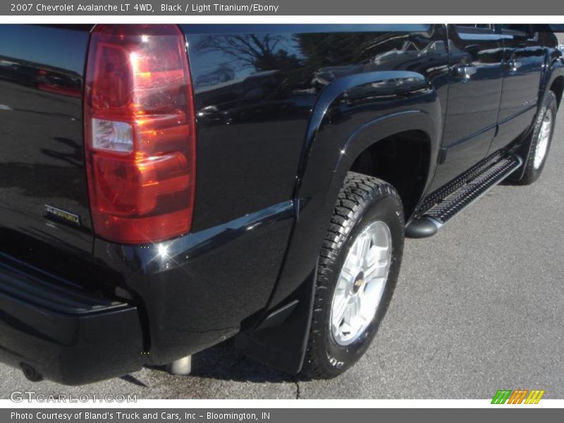 Black / Light Titanium/Ebony 2007 Chevrolet Avalanche LT 4WD