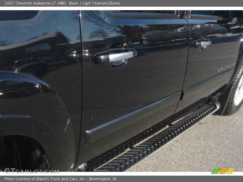 Black / Light Titanium/Ebony 2007 Chevrolet Avalanche LT 4WD