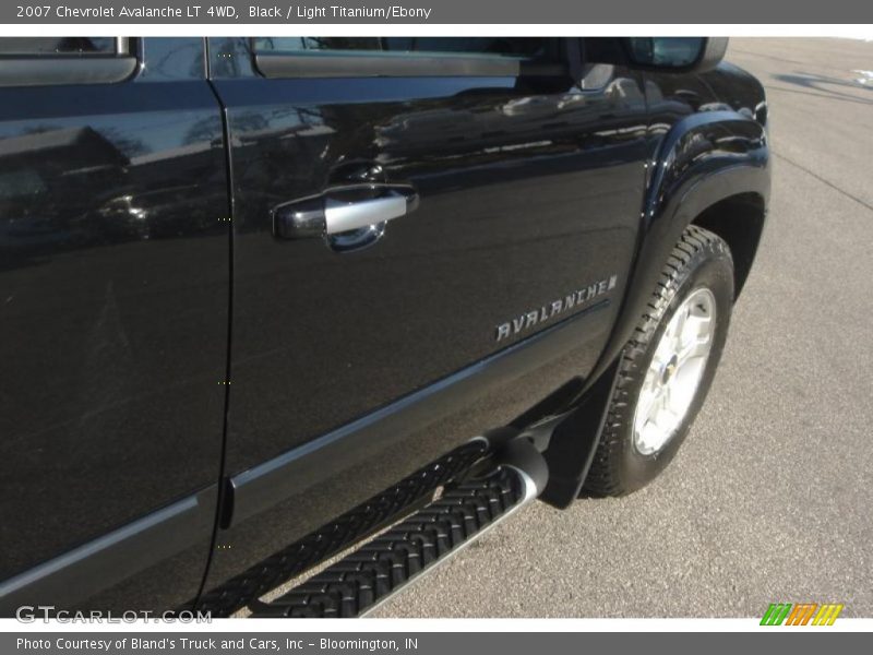 Black / Light Titanium/Ebony 2007 Chevrolet Avalanche LT 4WD
