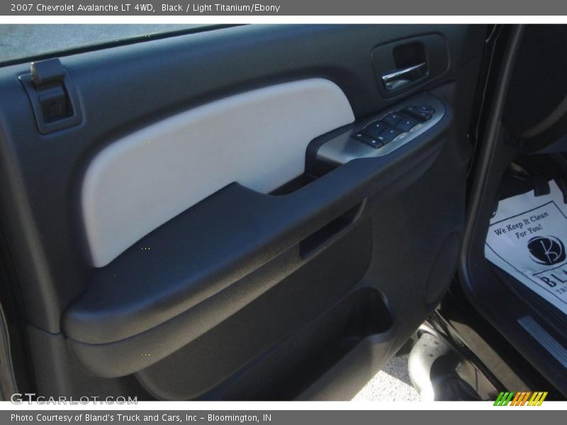 Black / Light Titanium/Ebony 2007 Chevrolet Avalanche LT 4WD