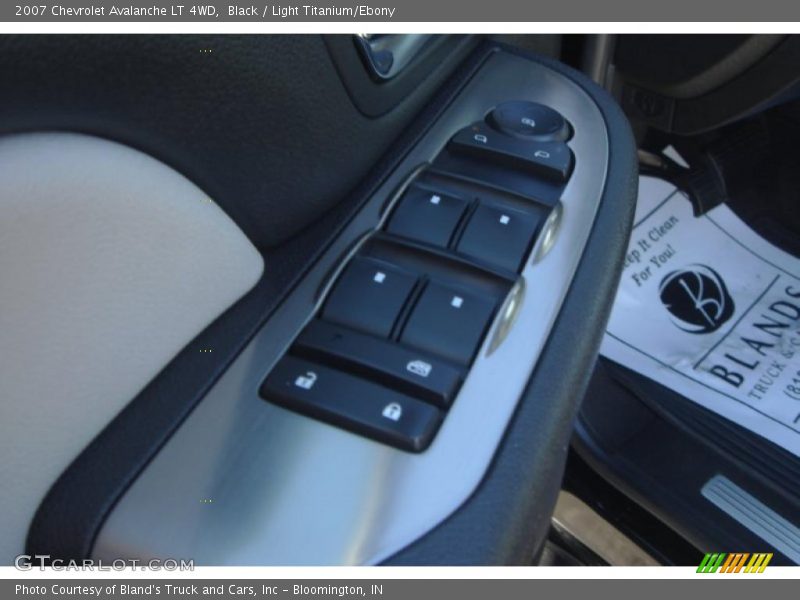 Black / Light Titanium/Ebony 2007 Chevrolet Avalanche LT 4WD