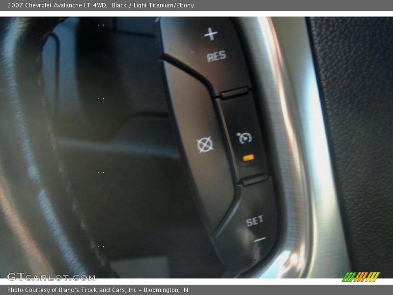 Black / Light Titanium/Ebony 2007 Chevrolet Avalanche LT 4WD