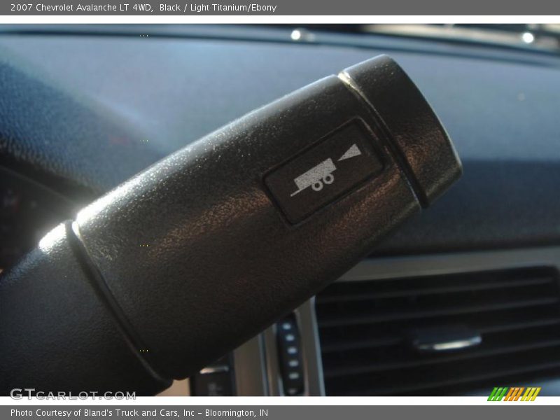 Black / Light Titanium/Ebony 2007 Chevrolet Avalanche LT 4WD