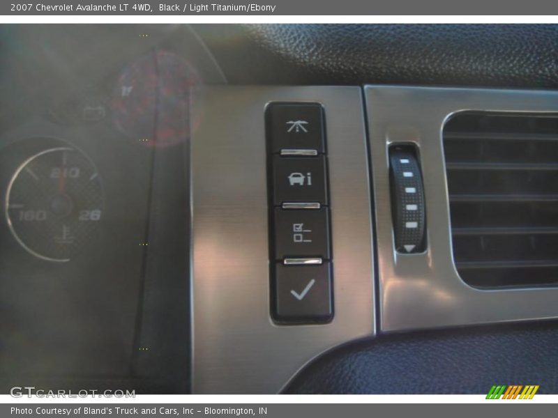 Black / Light Titanium/Ebony 2007 Chevrolet Avalanche LT 4WD